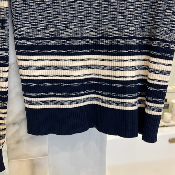 Tory Burch Long-Sleeved Turtle Neck Sweater. Tory navy and cream color. SZ XS. - Picture 4 of 10